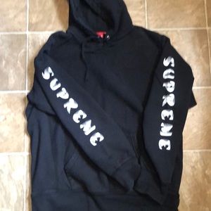 Size Large Men’s Supreme Hoodie